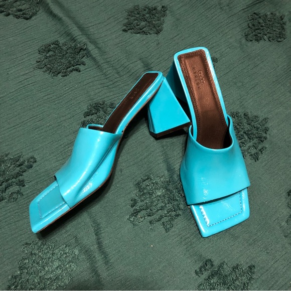 BLUE ASOS ASYMMETRICAL HEEL - Picture 2 of 3